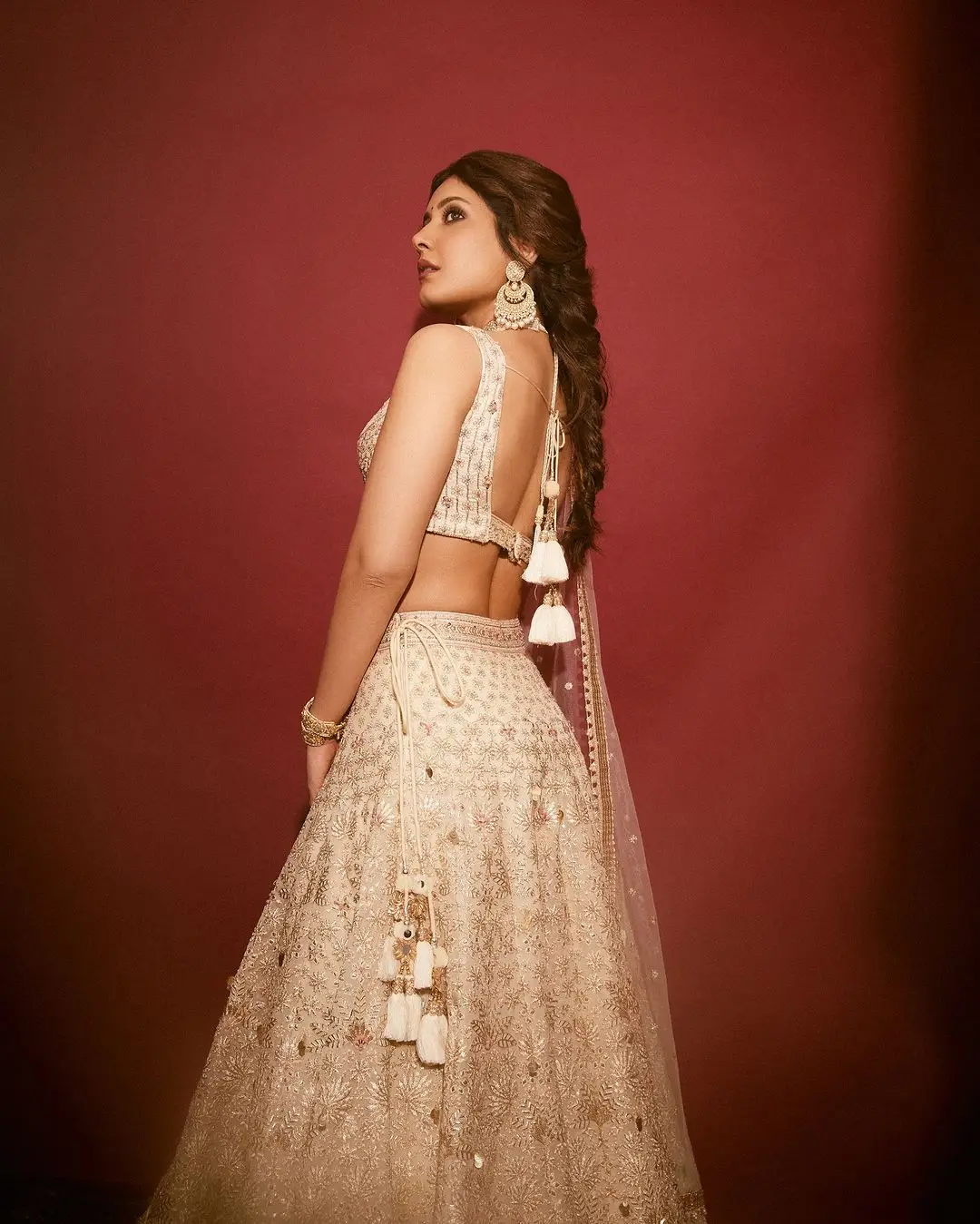 Raashi Khanna Wearing Beautiful White Lehenga Choli